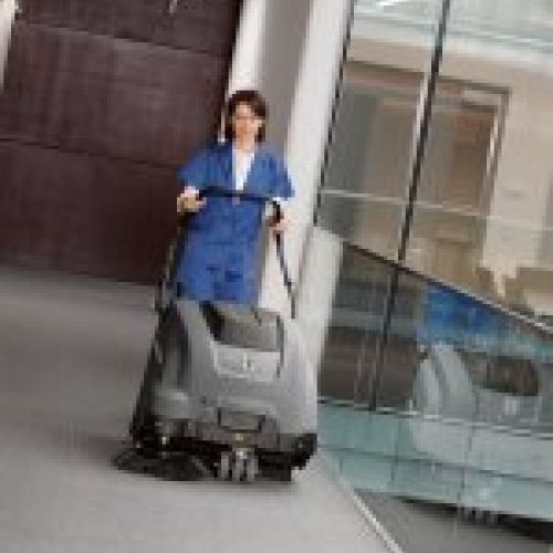 BARREDORA ASPIRADORA KARCHER KM 75/40 W BP BATERIAS 1.049 206.0